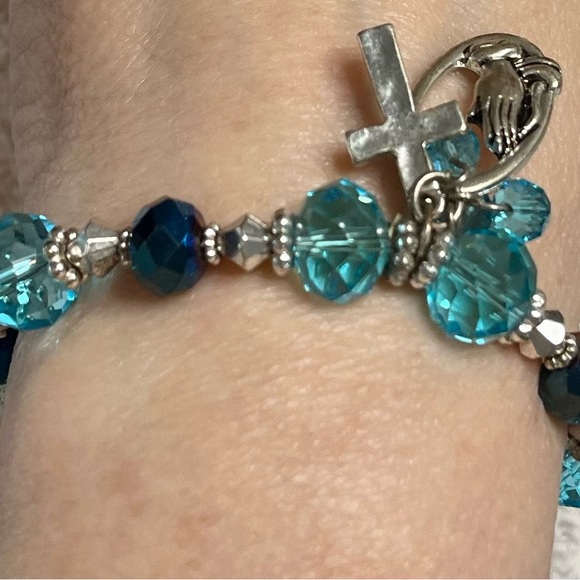 Elastic blue bead cross-payer hands bracelet - Picture 5 of 6